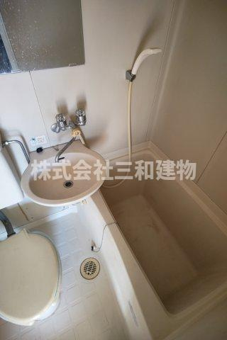 ホワイトハイツの浴室|同間取り（反転）別室参考写真