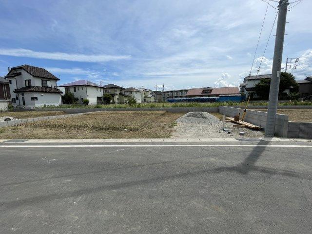 藤岡市藤岡（全8棟）6号棟の前面道路含む現地写真