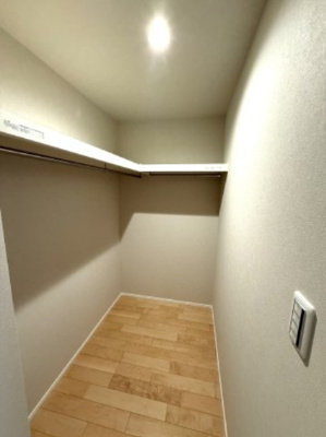【収納】 | 【仲介手数料３３０万円が無料！】■西永福駅８分■車庫２台■高級デザイナーズハウス■リビング吹抜け | 【仲介手数料３３０万円が無料！！】
■西永福駅８分
■高級デザイナーズハウス
■陽当り良好
■３ＬＤＫ＋車庫２台
■リビング吹抜け
■高断熱
■省エネ
■内覧可能