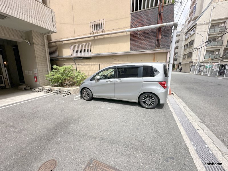 ウィルテラスなんば南　仲介手数料無料の駐車場
