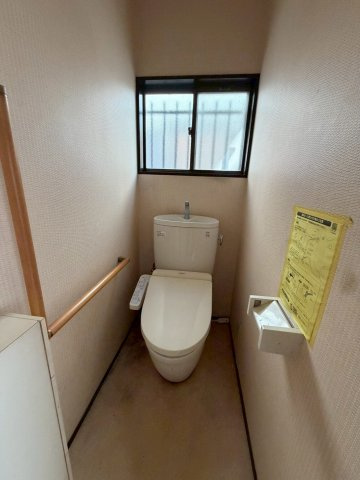 越谷市大字南荻島の中古一戸建のトイレ