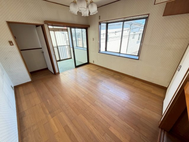 越谷市大字南荻島の中古一戸建の洋室