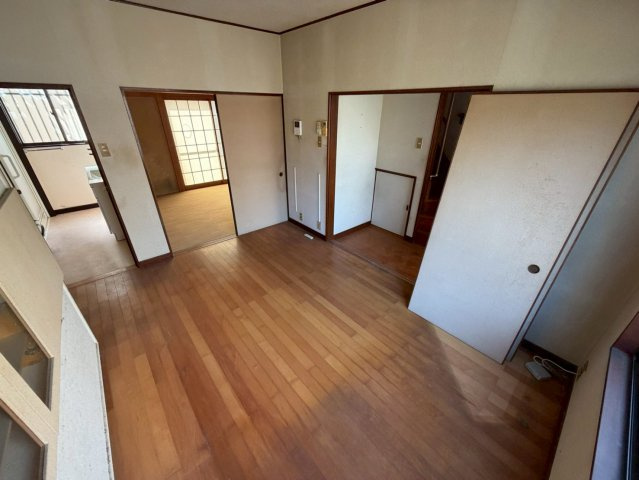 越谷市大字南荻島の中古一戸建の居間・リビング