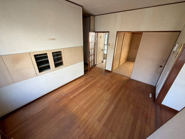 越谷市大字南荻島の中古一戸建の居間・リビング