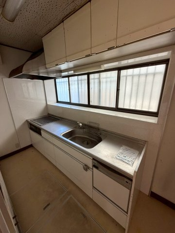 越谷市大字南荻島の中古一戸建のキッチン