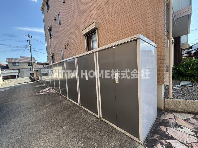 ガーデンスクエア弐番館のその他|外部物置付きで大型収納にも便利です！