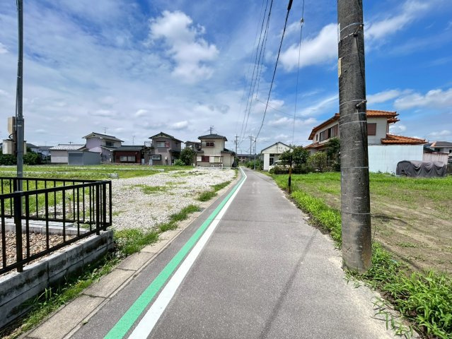 リーブルガーデン　一宮市春明　全4区画分譲の前面道路含む現地写真|「現地（2026年7月7日）撮影」　
■前面道路　
■ヤマダ不動産　株式会社リライフ