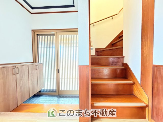 KEM宇都宮市鶴田町1期　中古戸建の内装|手すり付きで小さなお子様にも安心の階段スペースです☆