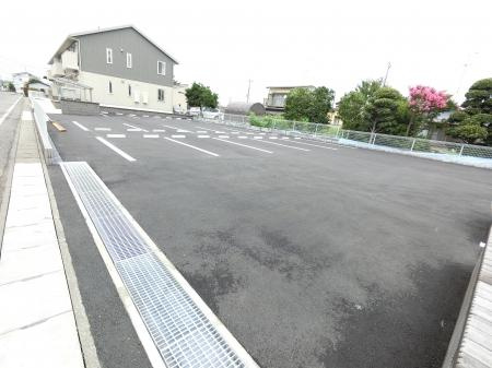 フローラルハイツの駐車場