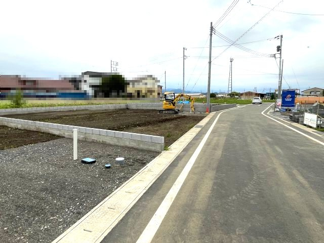 藤岡市藤岡（全8棟）8号棟の前面道路含む現地写真