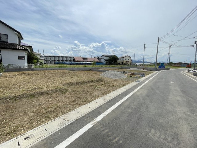 藤岡市藤岡（全8棟）8号棟の前面道路含む現地写真