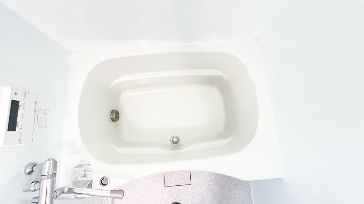 メゾン住吉川の浴室|追い炊き機能付きの浴槽です。