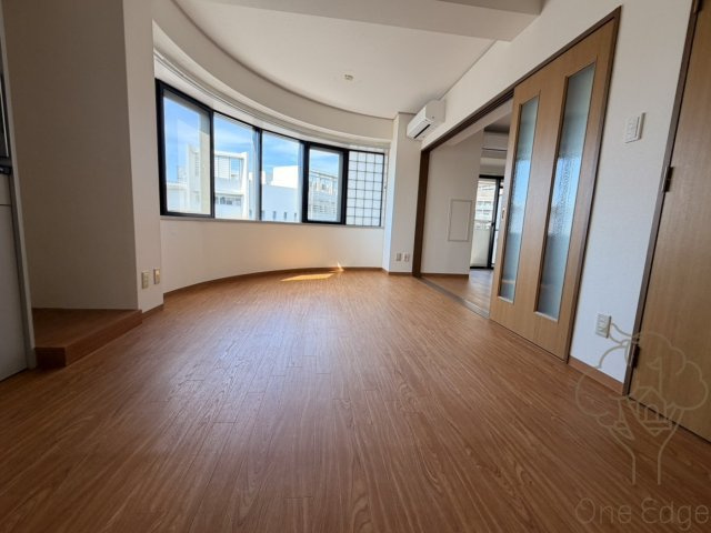 アルプス西梅田の居間・リビング