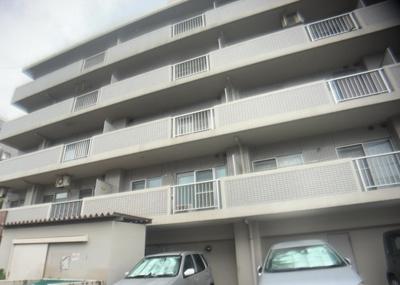 【外観】 | クリオ相武台１番館 | 外観はマンション管理がされているかの目安になります。築年数が古いと、壁面は劣化してひび割れが生じることも！建物が古びていても細かいところが修繕されていると、きちんと管理されているなぁと感じるでしょう。