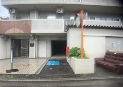 【駐車場】 | クリオ相武台１番館 | 車一台あたりに必要なスペースは、標準サイズの普通自動車で横幅2m50cm、長さ5mは必要になります。ただし、乗降のことも考慮して横幅3m30cm、長さ5m50cmほどは確保できるところを選びましょう。