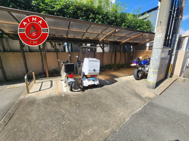 東峰マンション大橋2の駐輪場|バイク置き場です。