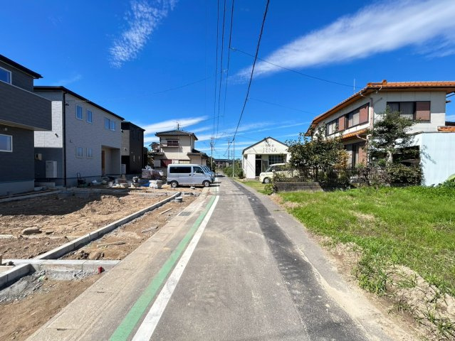 リーブルガーデン　一宮市春明　全4区画分譲のバルコニー|バルコニーは南向きで洗濯物もよく乾きます！強度と表面積硬度を持つFPRで防水しています。