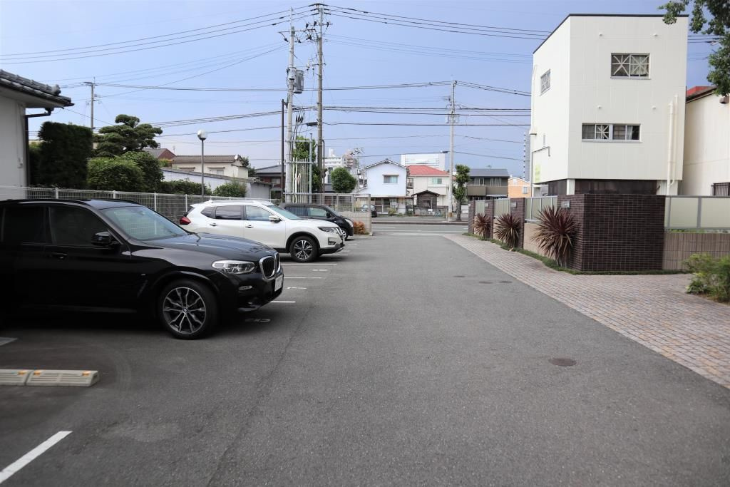 エル・グリシーヌの駐車場