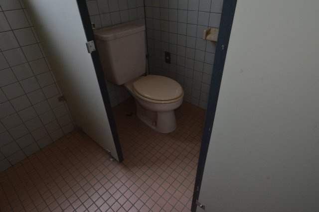丹波市市島町東勅使の倉庫のトイレ