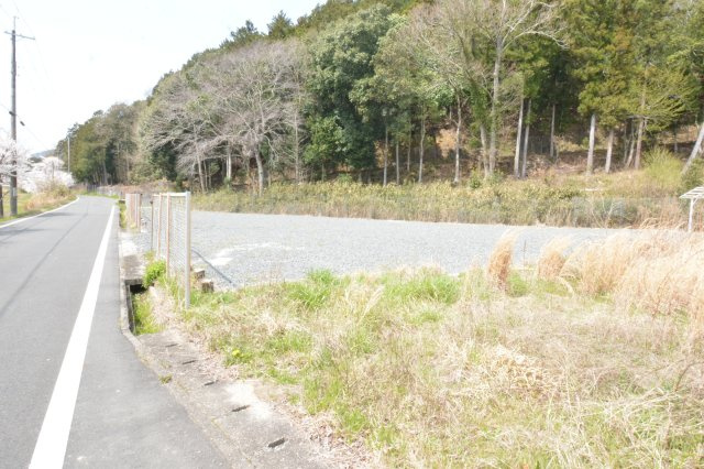 丹波市市島町東勅使の倉庫の外観