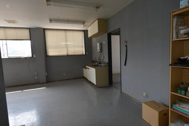 丹波市市島町東勅使の倉庫の内装