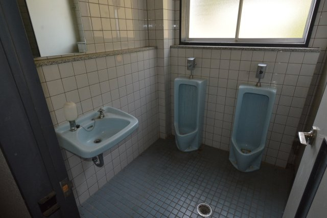 丹波市市島町東勅使の倉庫のトイレ