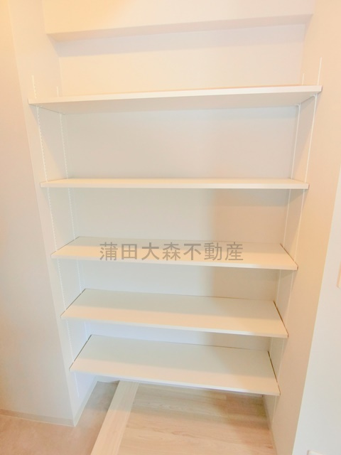 PATH仲六郷の収納|玄関前収納