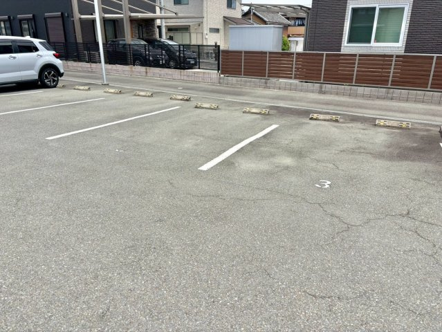 アルブルシャルマンの駐車場