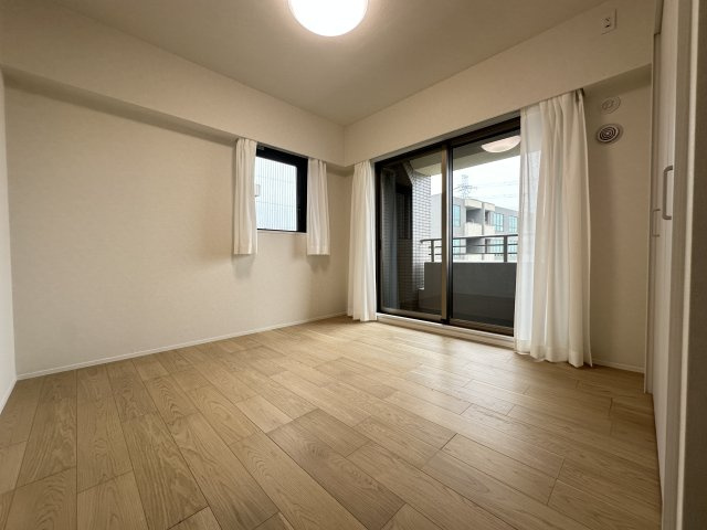 ヒルズ市が尾ブライトステージの洋室|２面採光の居室。明るく通風の良いお部屋です。