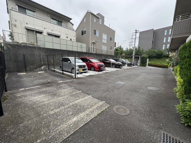 ヒルズ市が尾ブライトステージの駐車場|駐車場の空き状況については、その都度、確認いたしますのでお気軽にお聞きください。