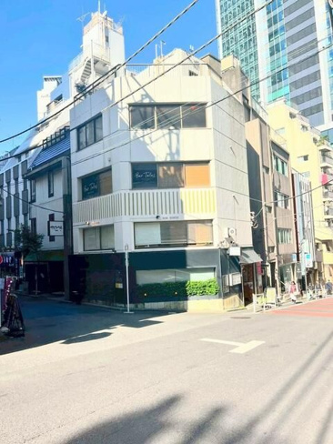 【外観】 | 泉屋ビル（角ビル）