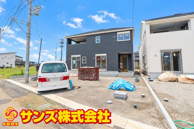 郡山市横塚6丁目　　　４号棟　　芳賀小学校、郡山第４中学区の外観|南東側から見た駐車場を含む外観♪