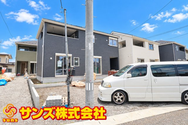 郡山市横塚6丁目　　　４号棟　　芳賀小学校、郡山第４中学区の外観|南西側から見た駐車場を含む外観♪