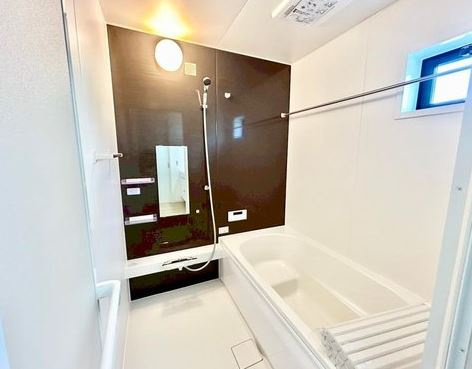【新築】川越市今成5期 1号棟の浴室|足の伸ばせるお風呂でリラックスタイムを過ごしましょう