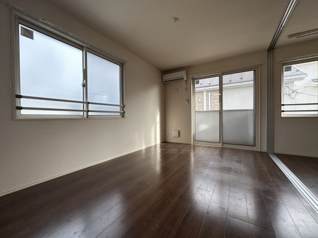 川崎市多摩区菅３丁目のアパートの居間・リビング