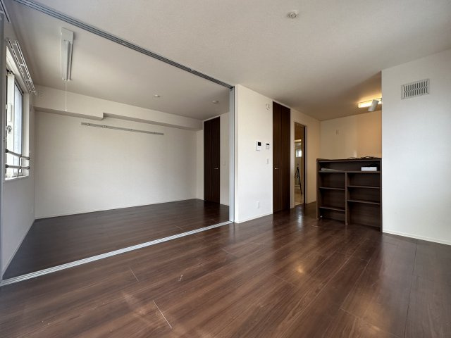 川崎市多摩区菅３丁目のアパートの居間・リビング