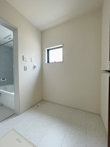 新築戸建・新築建売　福島市鳥谷野岩田　清明小・福島第一中のランドリースペース|洗濯機置き場完備！収納棚を置くスペースも十分あります！