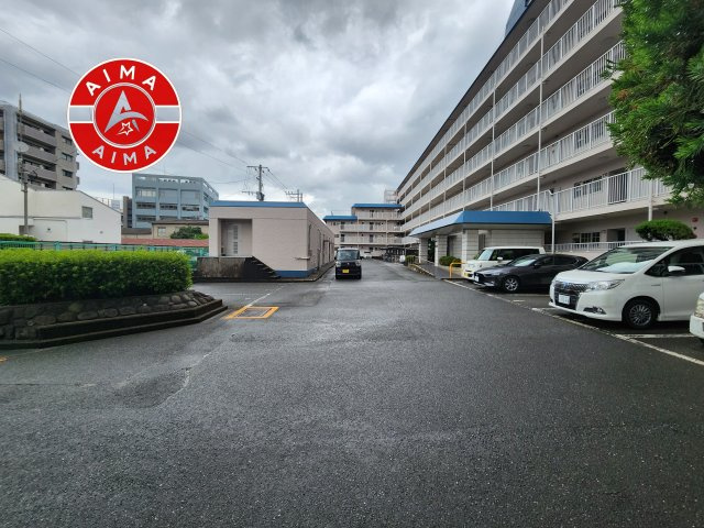 ローレルハイツ大橋の駐車場|敷地内駐車場です。