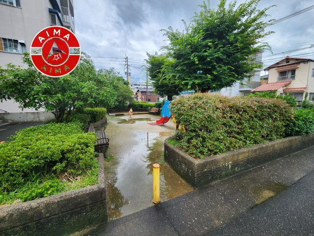 ローレルハイツ大橋の中庭|敷地内に公園があります。