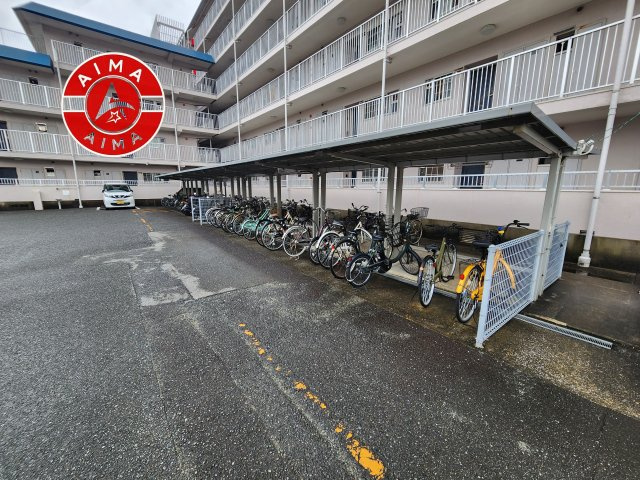 ローレルハイツ大橋の駐輪場|駐輪場の他にバイク置場も完備しております。