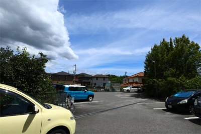 サンフレンド長坂の駐車場