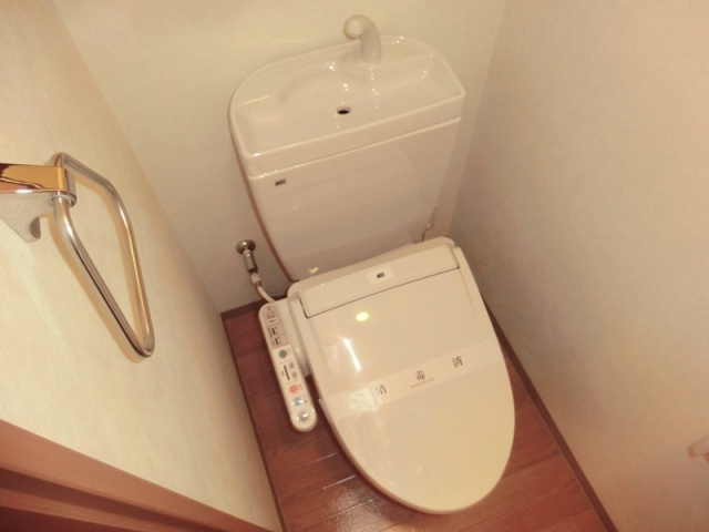 コンパクトで使いやすいトイレです♪