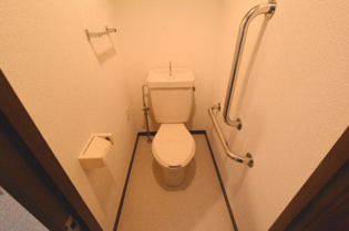 シンプルで使いやすいトイレです♪