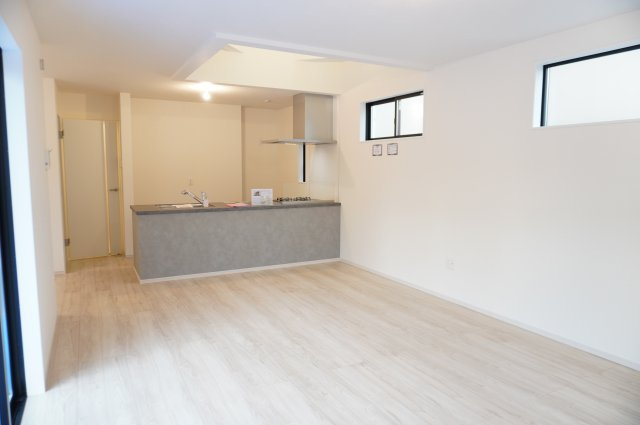 越谷市宮本町5丁目 新築分譲住宅の居間・リビング