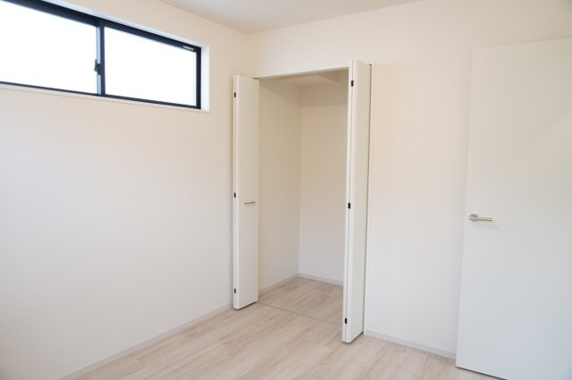越谷市宮本町5丁目 新築分譲住宅の洋室|2階 5.2帖（西側）