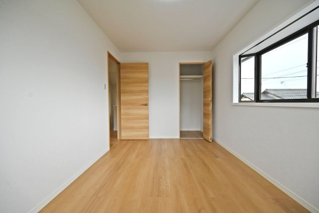 宝塚市逆瀬台5丁目中古戸建│4SLDK+駐車1台可の収納|ベッドや収納家具も無理なく配置できます。快適で使い勝手の良い空間づくりが可能です。