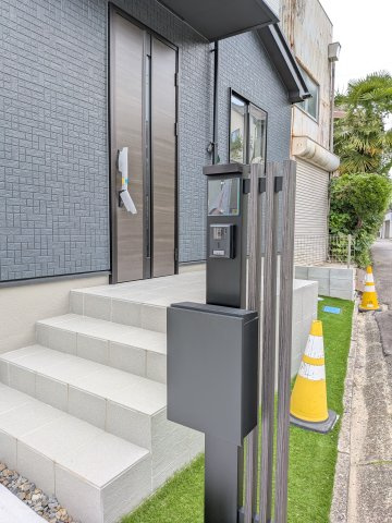 グラファーレ知多市南巽が丘　１号棟の玄関|サムターンセキュリティー付き玄関ドアとポスト！