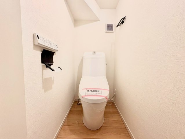 中野区上鷺宮2丁目　新築戸建のトイレ|ウォシュレット付きのトイレはいつも快適！

現地ご見学希望・資料請求などお気軽にお問い合わせ下さい！
03-5990-5201