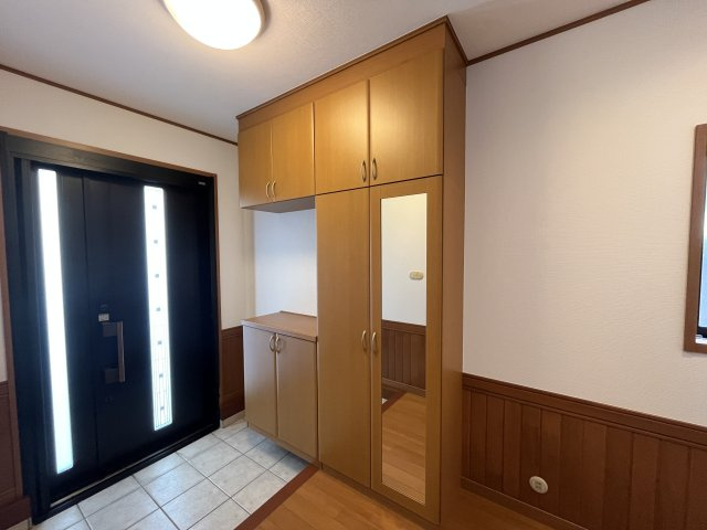さいたま市岩槻区黒谷戸建の収納|広々とした玄関収納です