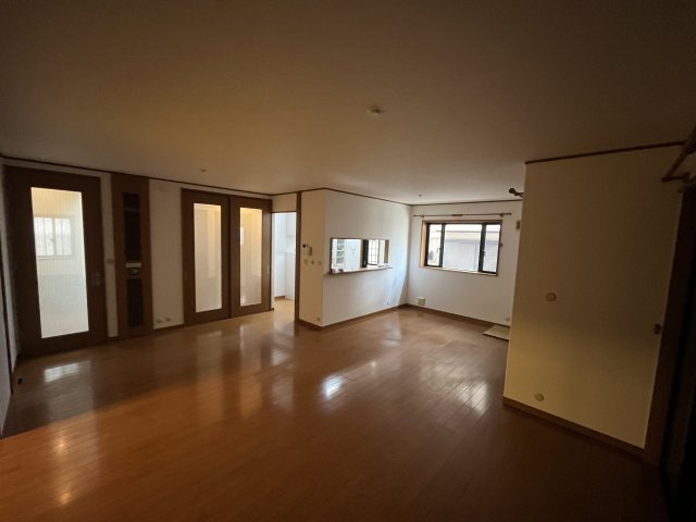 さいたま市岩槻区黒谷戸建の居間・リビング|ゆったり過ごせるリビングです